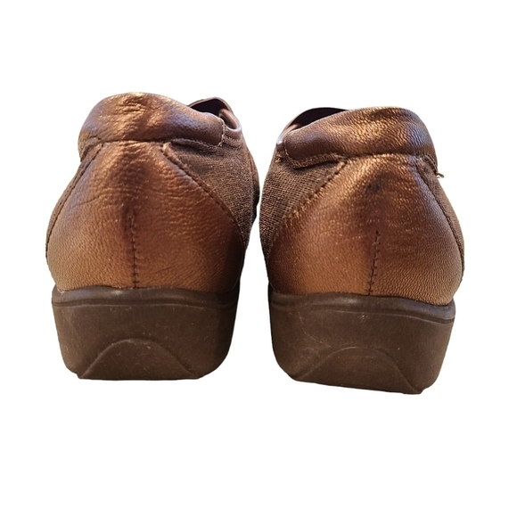 Munro American Bronze Mary Jane Slip-on Shoes, Made in USA, Size 7 - Picture 7 of 13